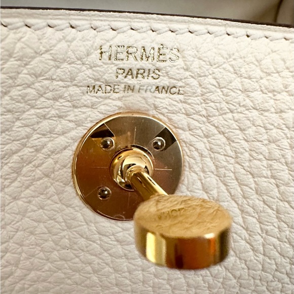 Hermès Nata Taurillon Clemence Mini Lindy 20 Cream Ivory White Gold Hardware GHW - Picture 10 of 16